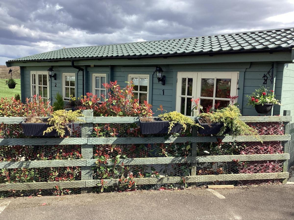 Auchenlea Lodges - Glasgow — Photos 1
